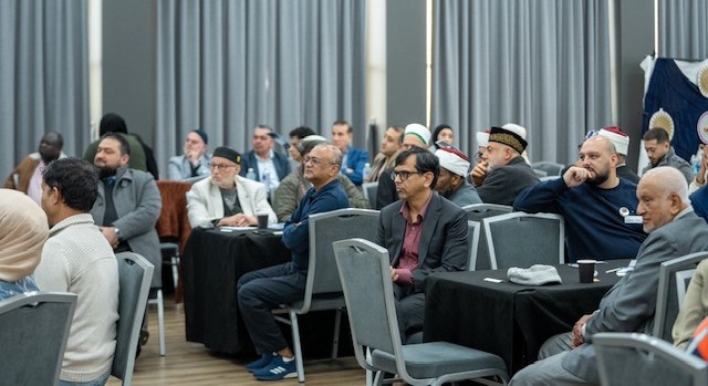 A group of people sitting in chairs

AI-generated content may be incorrect.