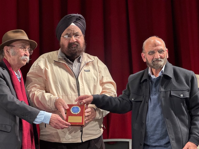 A group of men standing on a stage

AI-generated content may be incorrect.