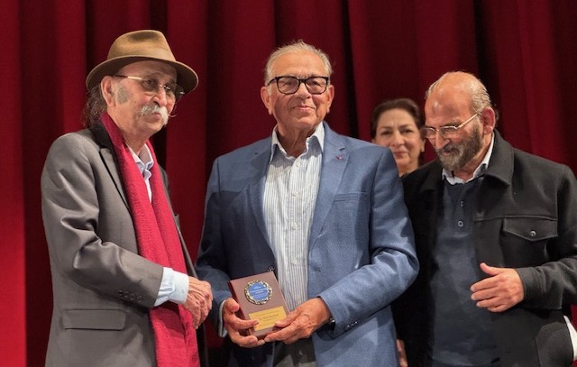 A group of men holding a award

AI-generated content may be incorrect.