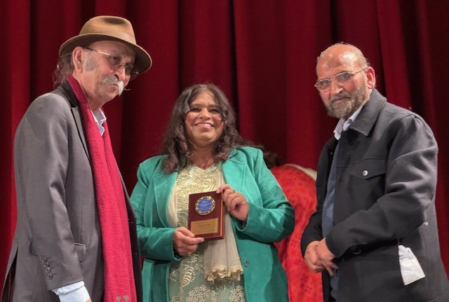 A group of people standing together

AI-generated content may be incorrect.