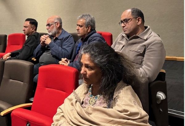 A group of people sitting in chairs

AI-generated content may be incorrect.