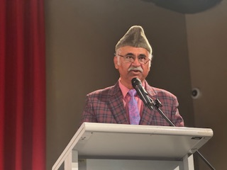 A person standing at a podium

AI-generated content may be incorrect.