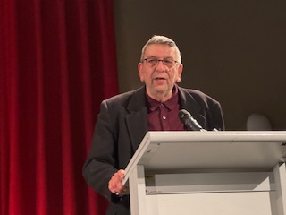 A person standing at a podium

AI-generated content may be incorrect.