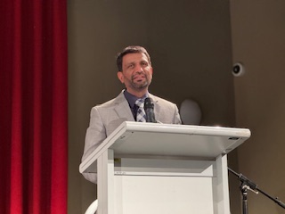 A person standing at a podium

AI-generated content may be incorrect.