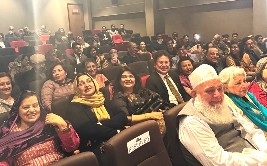 A group of people sitting in chairs

AI-generated content may be incorrect.