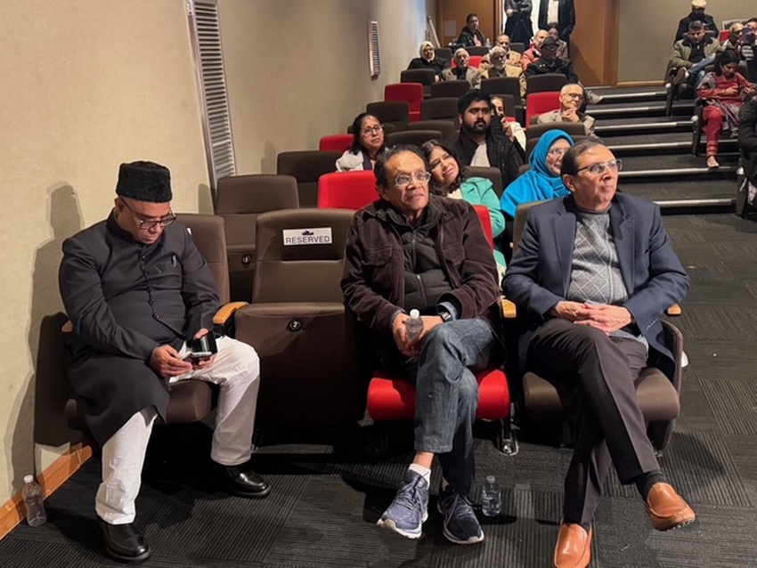 A group of people sitting in chairs

AI-generated content may be incorrect.