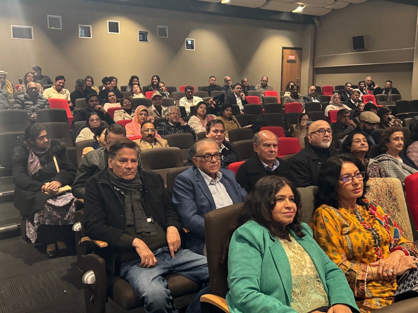 A group of people sitting in chairs

AI-generated content may be incorrect.