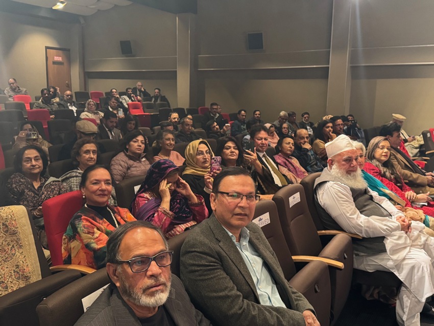 A group of people sitting in chairs

AI-generated content may be incorrect.