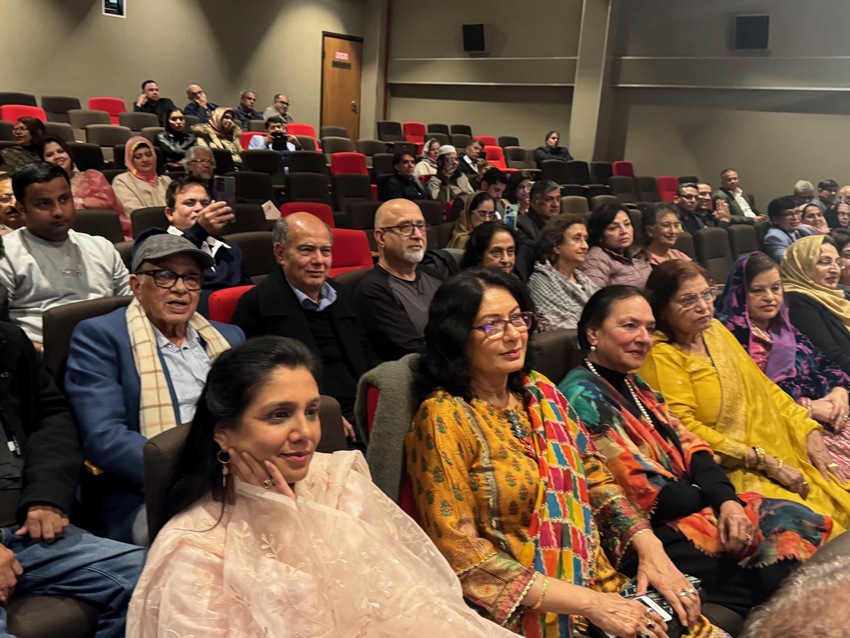 A group of people sitting in a theater

AI-generated content may be incorrect.