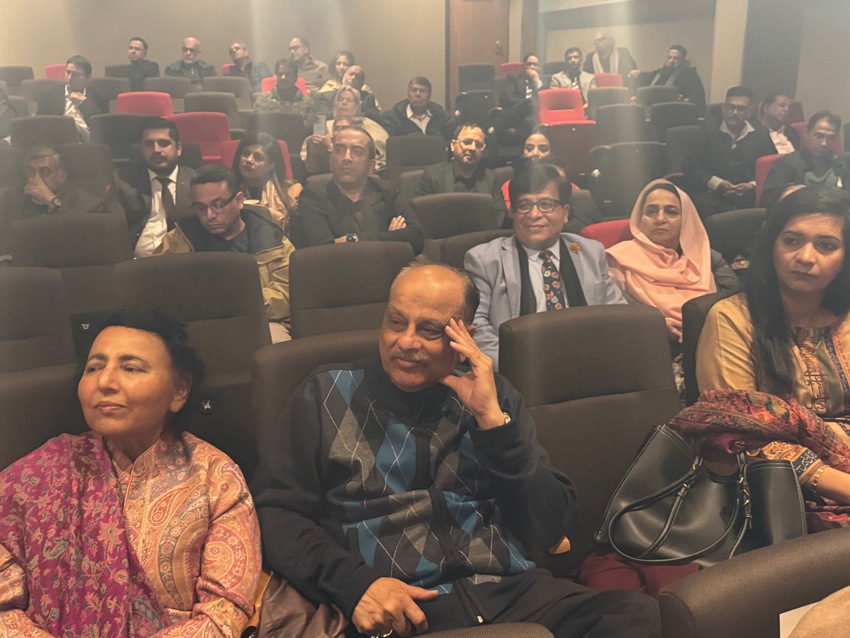 A group of people sitting in chairs

AI-generated content may be incorrect.