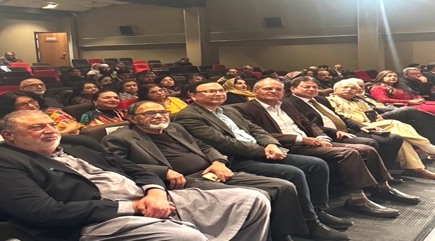 A group of people sitting in a room

AI-generated content may be incorrect.