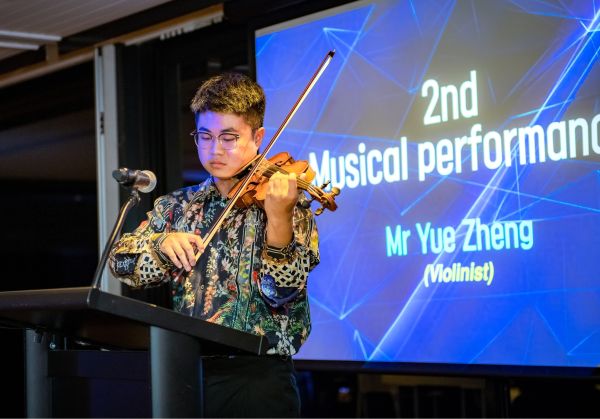 A person playing a violin

AI-generated content may be incorrect.