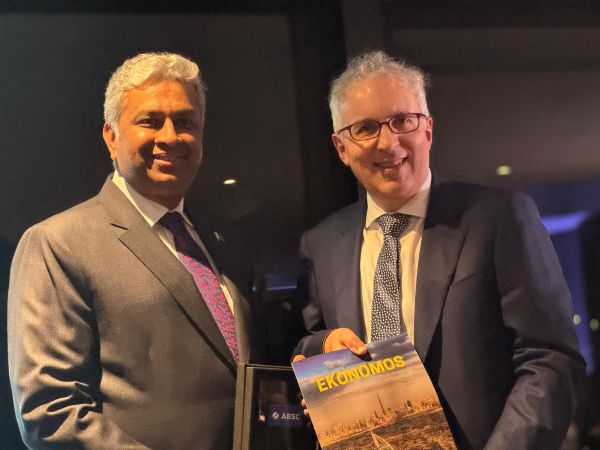 Two men in suits holding a book

AI-generated content may be incorrect.