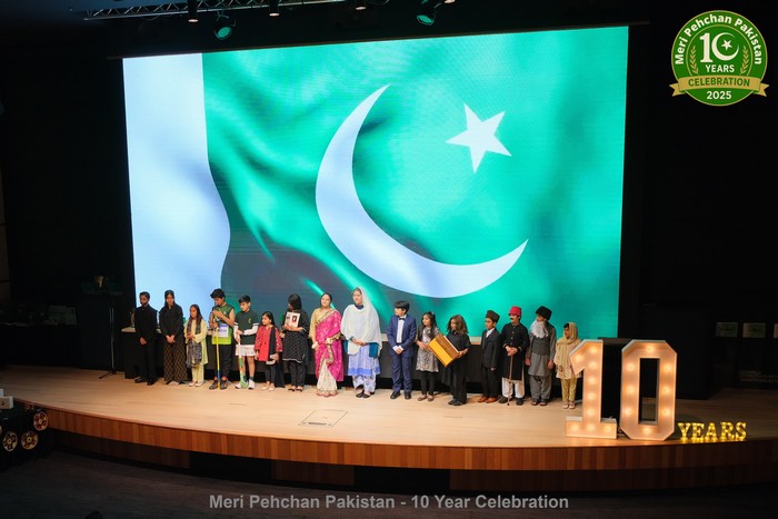 A group of people standing on a stage

AI-generated content may be incorrect.