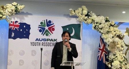 A person speaking into a microphone

AI-generated content may be incorrect.