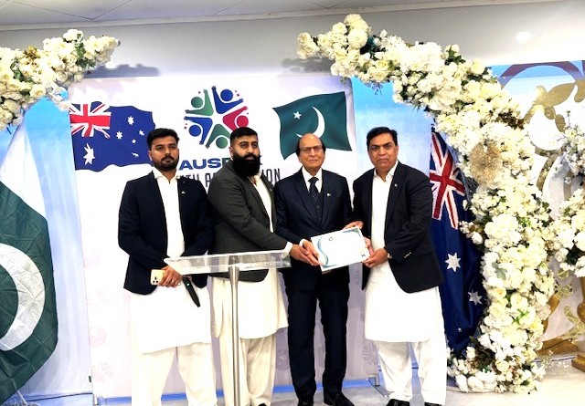 A group of men standing on a podium

AI-generated content may be incorrect.