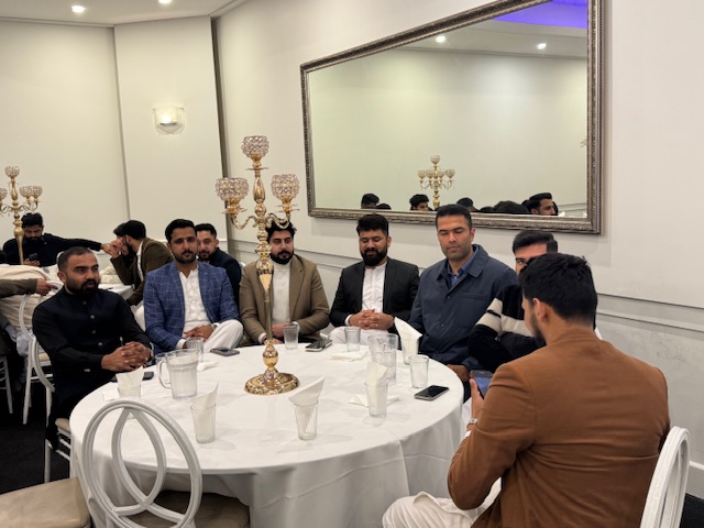 A group of men sitting around a table

AI-generated content may be incorrect.