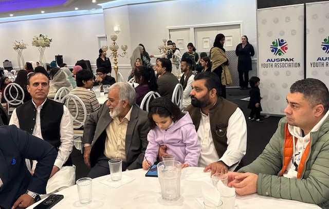 A group of people sitting at a table

AI-generated content may be incorrect.