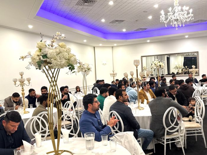 A group of people sitting at tables

AI-generated content may be incorrect.