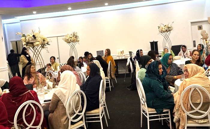 A group of people sitting at tables

AI-generated content may be incorrect.