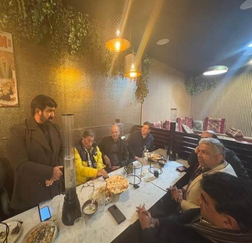 A group of people sitting at a table

AI-generated content may be incorrect.