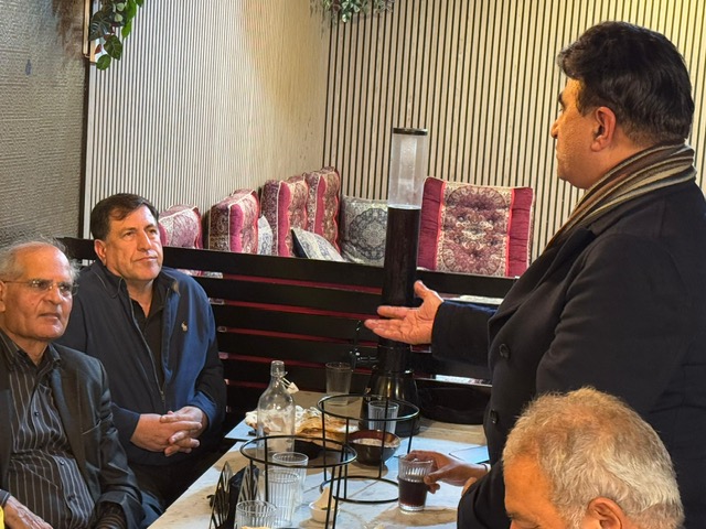 A group of people sitting at a table

AI-generated content may be incorrect.