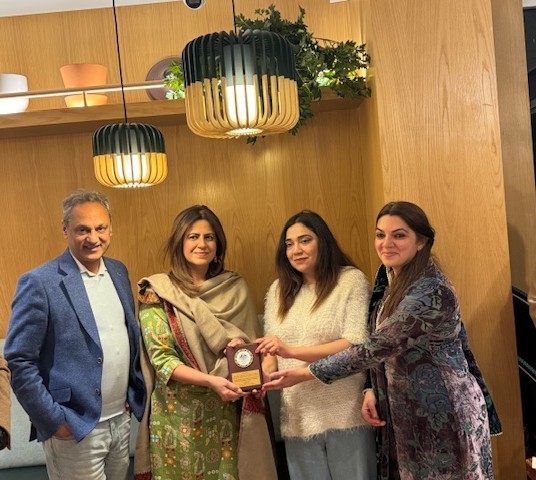 A group of people posing for a photo

AI-generated content may be incorrect.