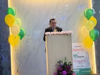 A person standing at a podium with balloons

AI-generated content may be incorrect.