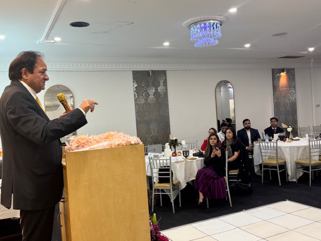 A person speaking into a microphone

AI-generated content may be incorrect.