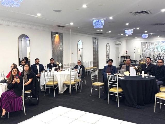 A group of people sitting at tables

AI-generated content may be incorrect.