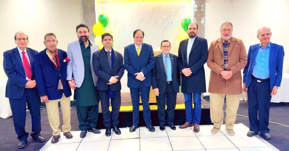 A group of people standing together

AI-generated content may be incorrect.