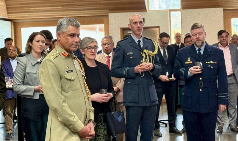 A group of people in military uniforms

AI-generated content may be incorrect.