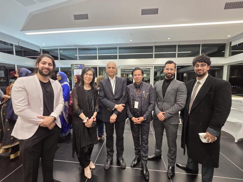 A group of people standing together

AI-generated content may be incorrect.