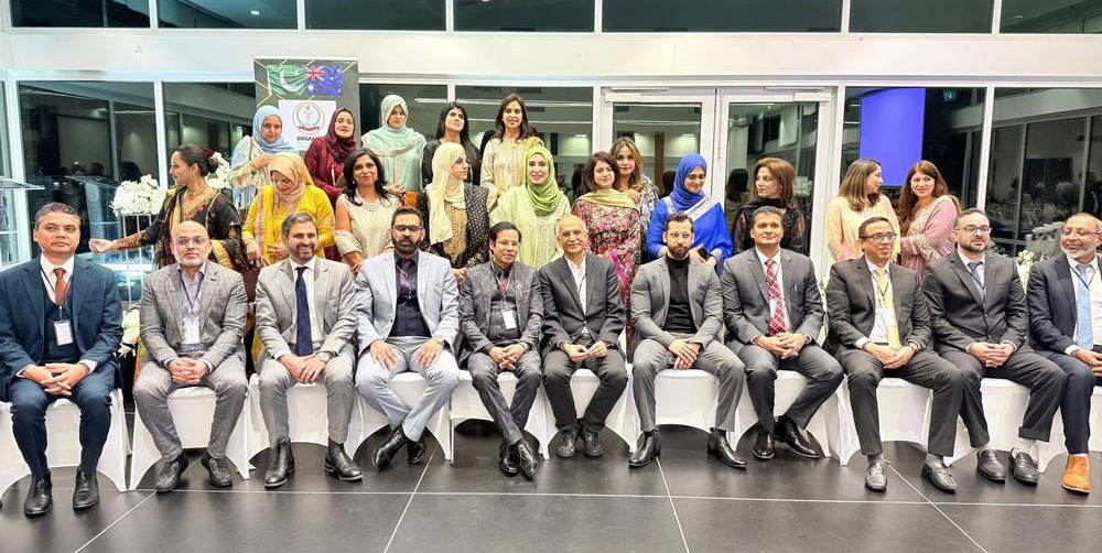 A group of people posing for a photo

AI-generated content may be incorrect.