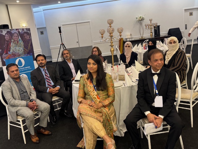 A group of people sitting in chairs

AI-generated content may be incorrect.