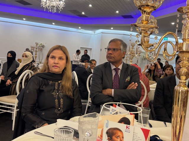 A group of people sitting at tables

AI-generated content may be incorrect.