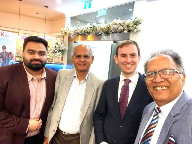 A group of men in suits

AI-generated content may be incorrect.