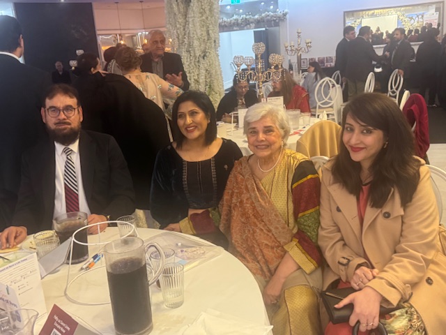 A group of people sitting at a table

AI-generated content may be incorrect.