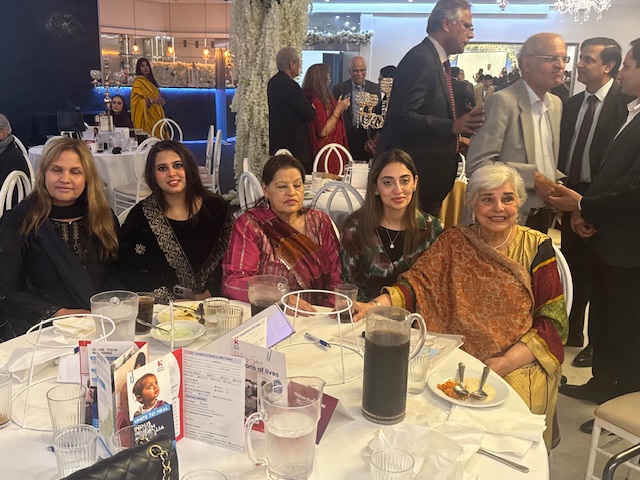 A group of people sitting at a table

AI-generated content may be incorrect.