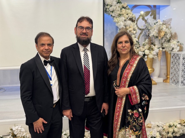 A group of people posing for a photo

AI-generated content may be incorrect.