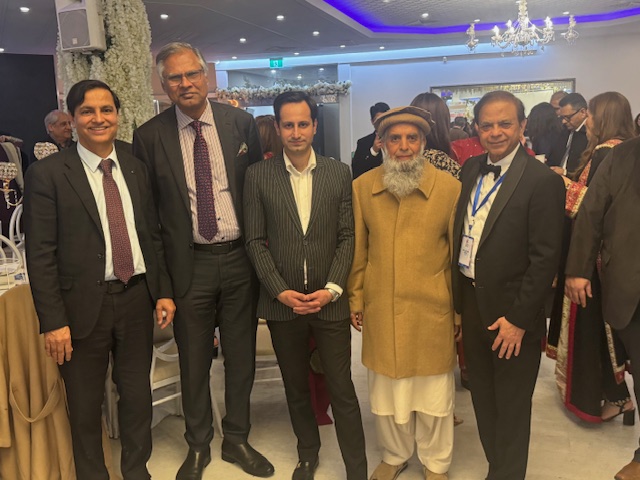 A group of men standing together

AI-generated content may be incorrect.