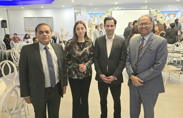 A group of people standing together

AI-generated content may be incorrect.