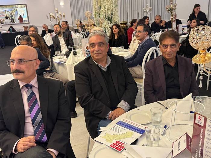 A group of men sitting at tables

AI-generated content may be incorrect.