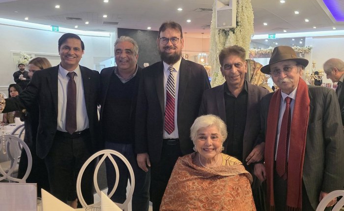 A group of people posing for a photo

AI-generated content may be incorrect.