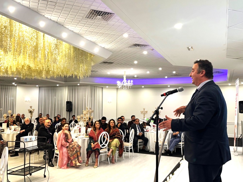 A person standing in front of a microphone

AI-generated content may be incorrect.