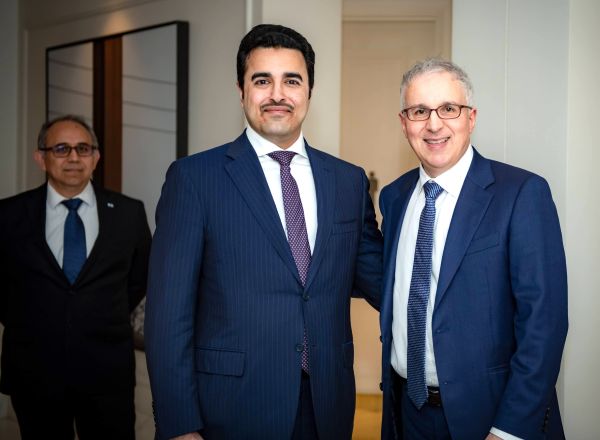 A group of men in suits

AI-generated content may be incorrect.