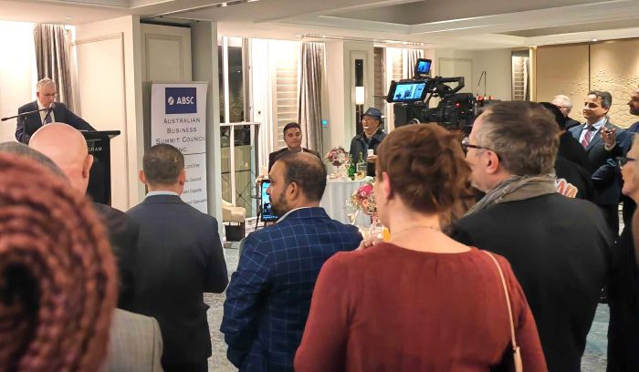 A group of people in a room

AI-generated content may be incorrect.