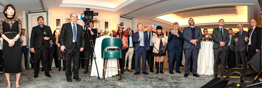 A group of people standing in a room

AI-generated content may be incorrect.