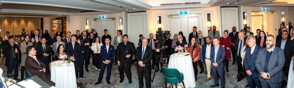 A group of people in a room

AI-generated content may be incorrect.