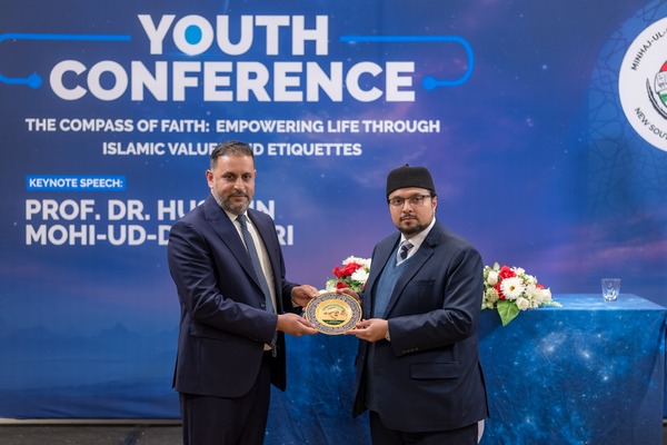 Two men in suits holding a plaque

AI-generated content may be incorrect.